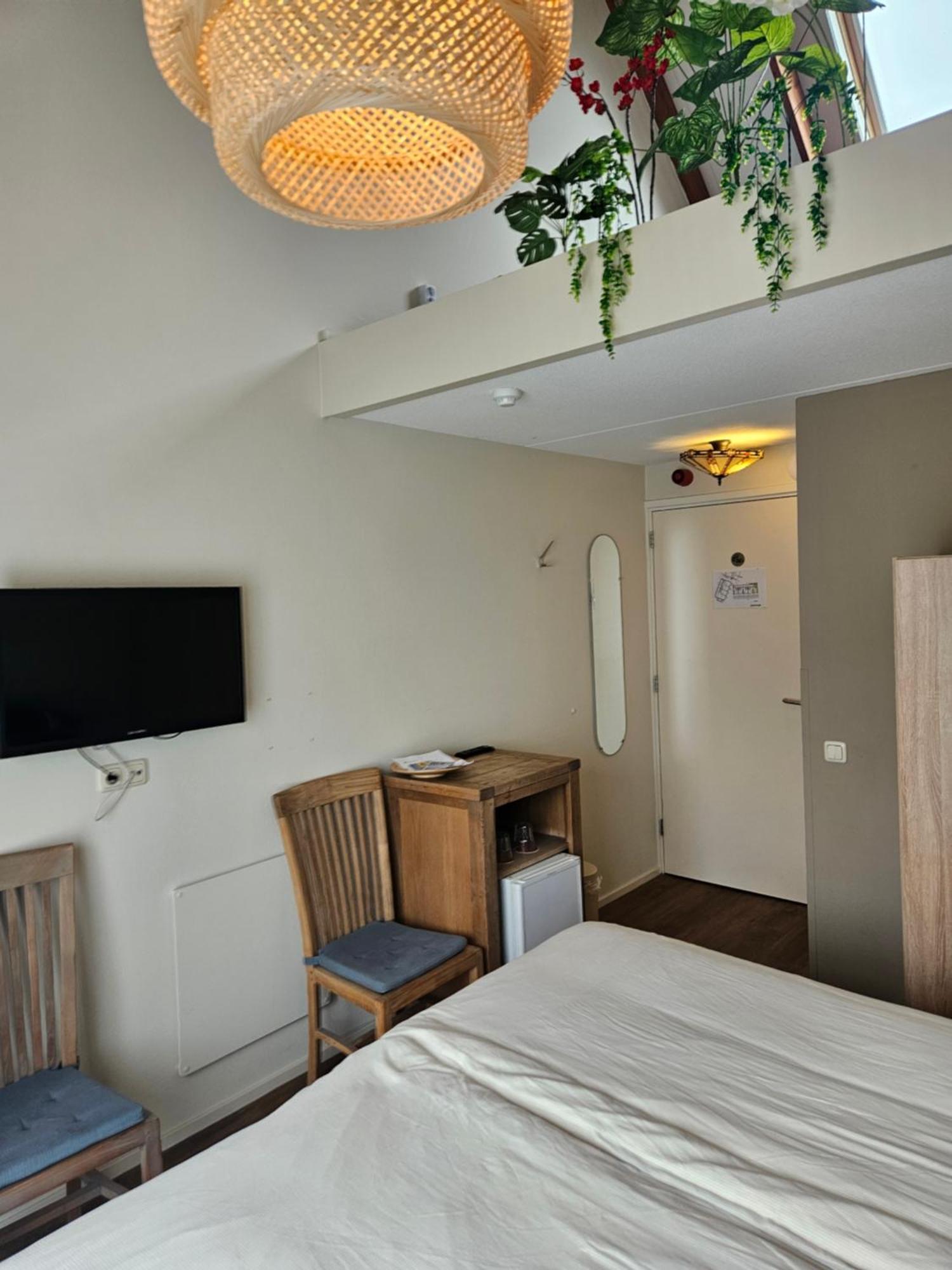 Hotel Dolores Ameland Nes  Esterno foto